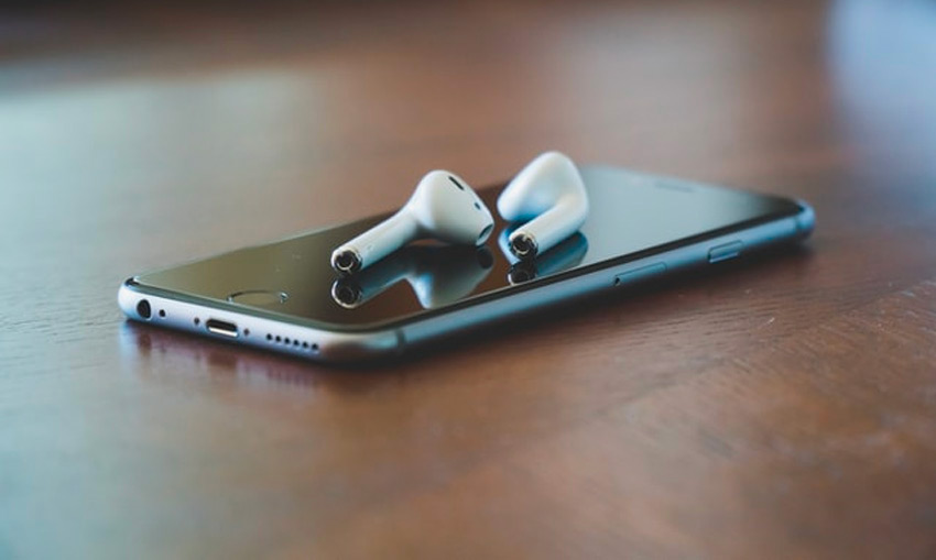 using airpods for live streaming a wedding