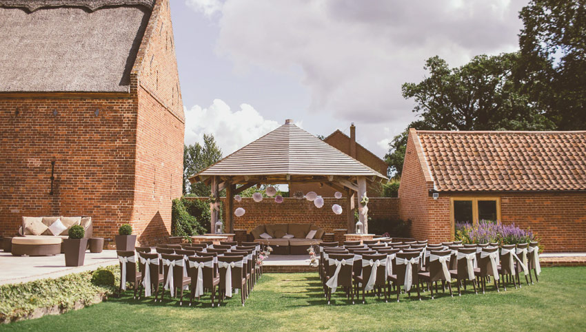 live streaming an outdoor wedding
