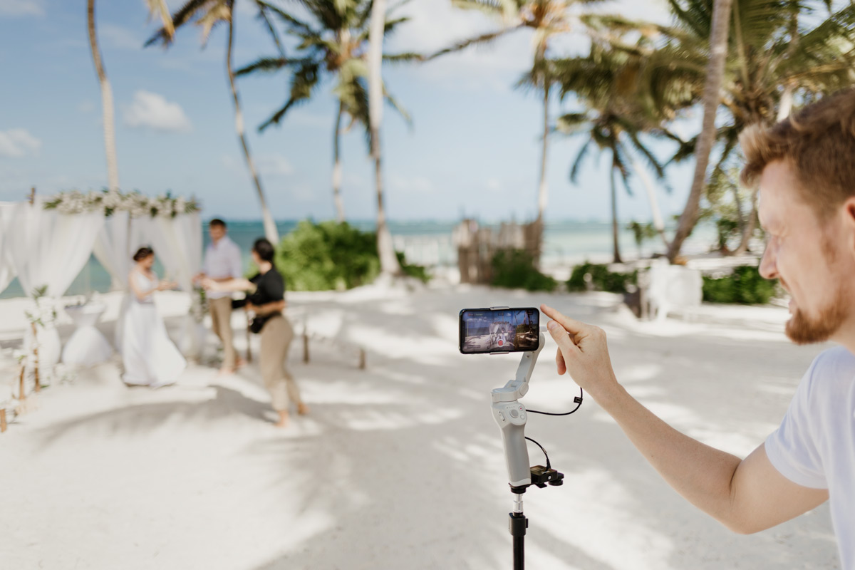 live streaming an elopement with a gimbal and rode wireless microphone go II
