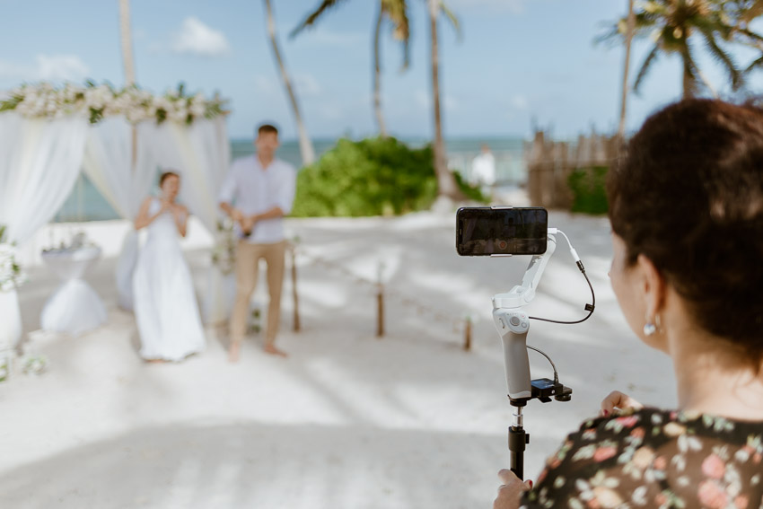 smartphone and gimbal streaming setup